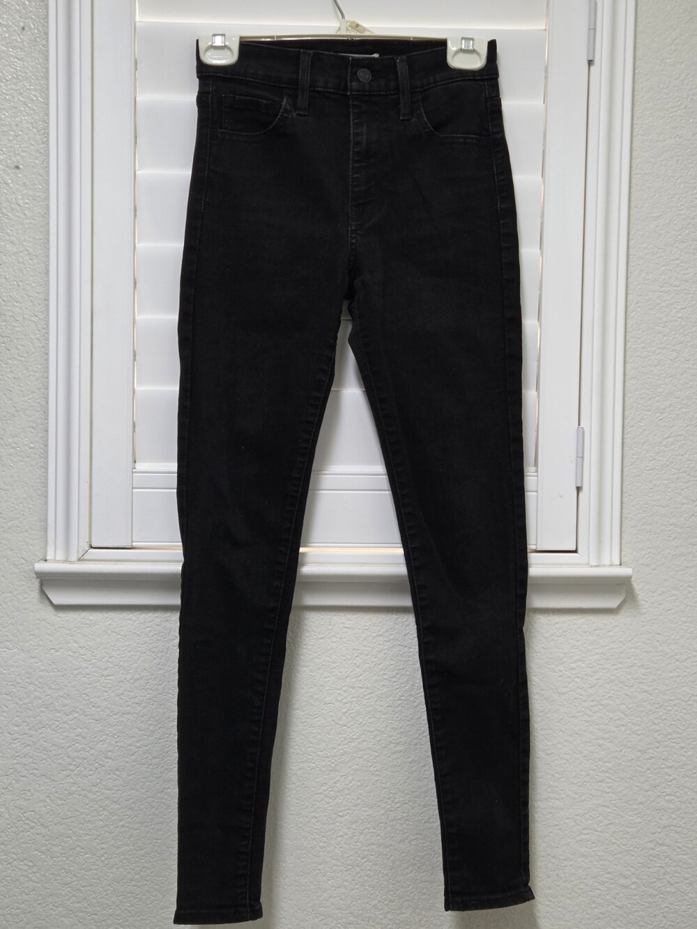 Levi’s 710 Super Skinny Jeans Womens 26x30 Black High Rise Stretch Denim